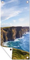 Tuinposter Wolkendek boven de Ierse Kliffen van Moher - 30x60 cm - Tuindoek - Buitenposter