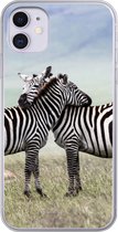 Geschikt voor iPhone 11 hoesje - Zebra's - Gras - Zwart - Wit - Siliconen Telefoonhoesje