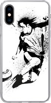 Geschikt voor iPhone X hoesje - Een illustratie van een persoon die een voetbal richting doel schiet - Jongens - Jongetje - Kind - Siliconen Telefoonhoesje