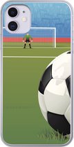 Geschikt voor iPhone 11 hoesje - Een illustratie van een voetbal op het veld in het stadion - Jongens - Meiden - Kids - Siliconen Telefoonhoesje