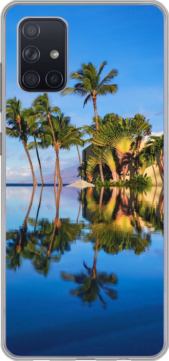 Geschikt voor Samsung Galaxy A51 hoesje - Bij Wailea Beach op Hawaii worden palmbomen gereflecteerd op het water - Siliconen Telefoonhoesje