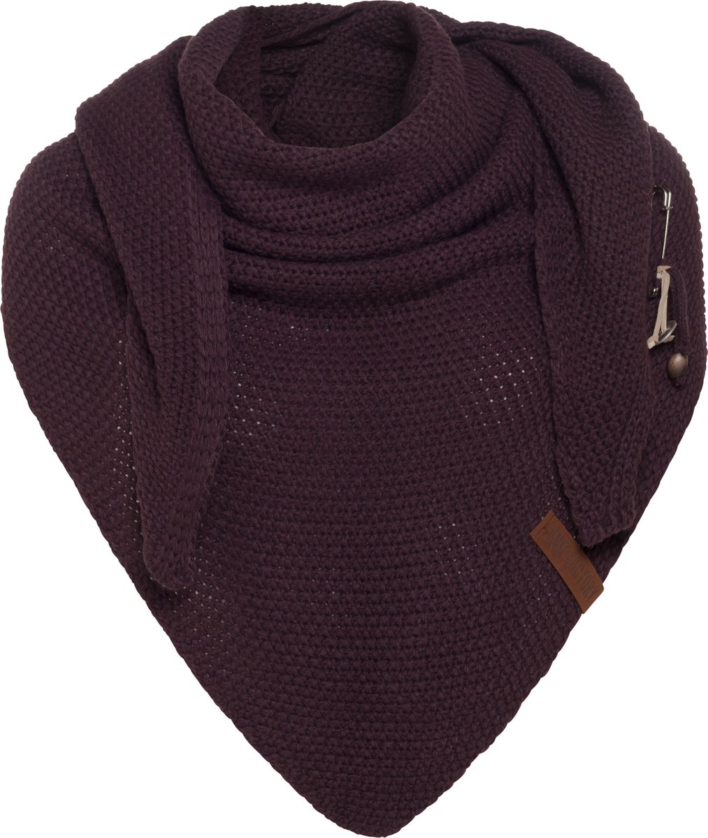 Knit Factory Coco Gebreide Omslagdoek - Driehoek Sjaal Dames - Dames sjaal - Wintersjaal - Stola - Wollen sjaal - Paarse sjaal - Aubergine - 190x85 cm - Inclusief sierspeld