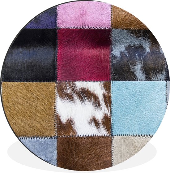 Wandcirkel - Muurcirkel - Een kleurrijk en geruit tapijt met onder andere een koeienhuid - Aluminium - Dibond - ⌀ - Binnen en Buiten