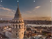 Close-up van de Galatatoren voor de Bosporus in Istanbul - Foto op Tuinposter - 160 x 120 cm