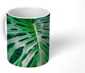 Mok - Donkergroene botanische bladeren in een tuin - 350 ML - Beker