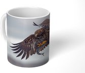 Mok - Europese zeearend vangt een vis - 350 ML - Beker