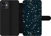 Bookcase Geschikt voor iPhone 12 Pro telefoonhoesje - Stippen - Zwart - Wit - Met vakjes - Wallet case met magneetsluiting