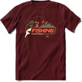 Fishing Club - Vissen T-Shirt | Grappig Verjaardag Vis Hobby Cadeau Shirt | Dames - Heren - Unisex | Tshirt Hengelsport Kleding Kado - Burgundy - M