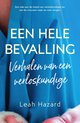 Boek met de titel 'Een hele bevalling' van Leah Hazard op een blauwe achtergrond.
