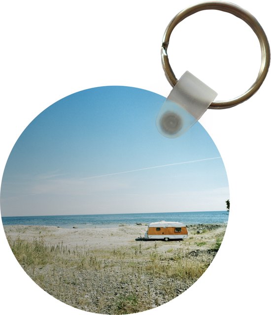 Sleutelhanger - Kleurrijke afbeelding van een caravan op het strand - Plastic - Rond - Uitdeelcadeautjes