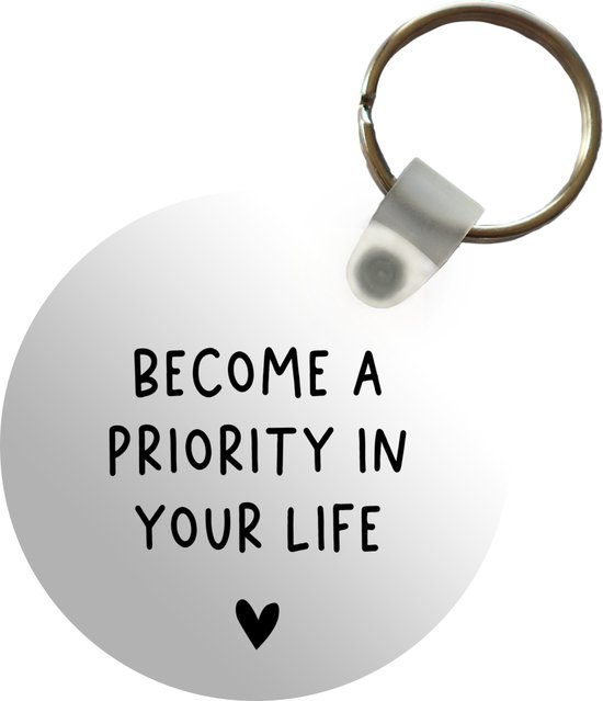 Porte-clés - Citation en anglais Devenez une priorité dans votre vie avec un cœur sur fond blanc - Plastique - Rond - Distribuez des cadeaux