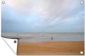 Tuinposter - Tuindoek - Tuinposters buiten - Strand met strandvogels aan zee met wolken, Bretagne, Frankrijk - 120x80 cm - Tuin