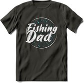 Fishing Dad - Vissen T-Shirt | Blauw | Grappig Verjaardag Vis Hobby Cadeau Shirt | Dames - Heren - Unisex | Tshirt Hengelsport Kleding Kado - Donker Grijs - XXL
