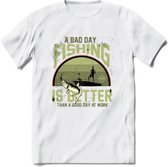 A Bad Day Fishing - Vissen T-Shirt | Groen | Grappig Verjaardag Vis Hobby Cadeau Shirt | Dames - Heren - Unisex | Tshirt Hengelsport Kleding Kado - Wit - S