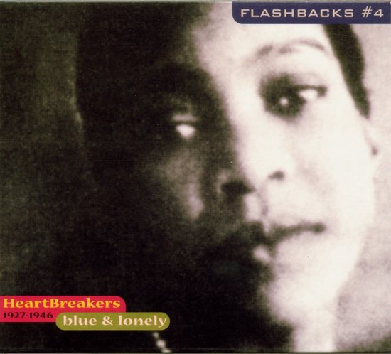 Close-up van een gezicht op een CD-hoes met de tekst "FLASHBACKS #4" en "HeartBreakers 1927-1946 blue & lonely".