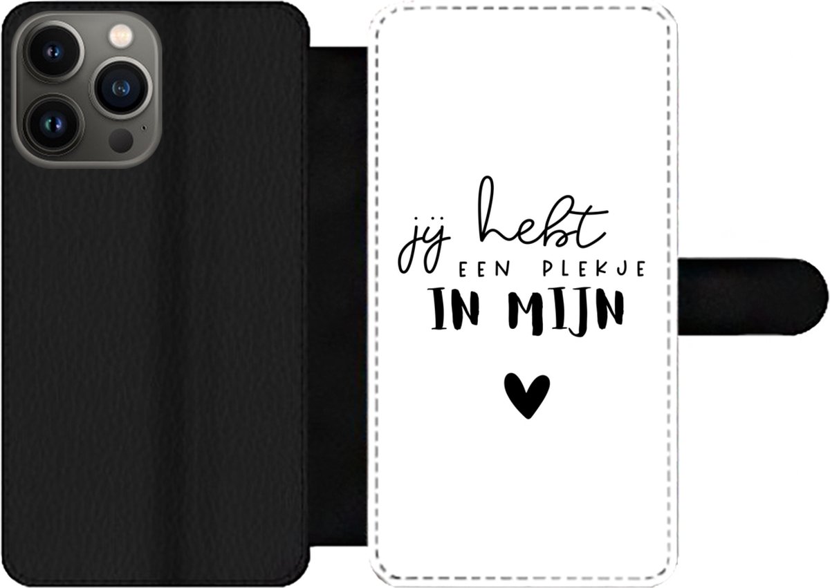 Telefoonhoesje Geschikt voor iPhone 13 Pro Max telefoonhoesje - Jij hebt een plekje in mijn hart - Partner - Quotes - Spreuken - Met vakjes - Wallet case met magneetsluiting