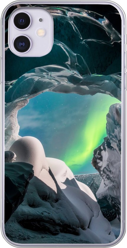 iPhone 11 hoesje - Noorderlicht in IJsland vanuit een grot met sneeuw -  Siliconen... | bol.com