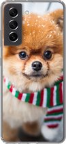 Geschikt voor Samsung Galaxy S21 FE hoesje - Hond - Sjaal - Sneeuw - Siliconen Telefoonhoesje