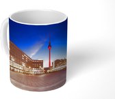 Mok - Het plein Alexanderplatz in de avond in Berlijn, Duitsland - 350 ML - Beker - Uitdeelcadeautjes