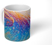 Mok - Abstracte regenboog op een zeepbel - 350 ML - Beker - Uitdeelcadeautjes