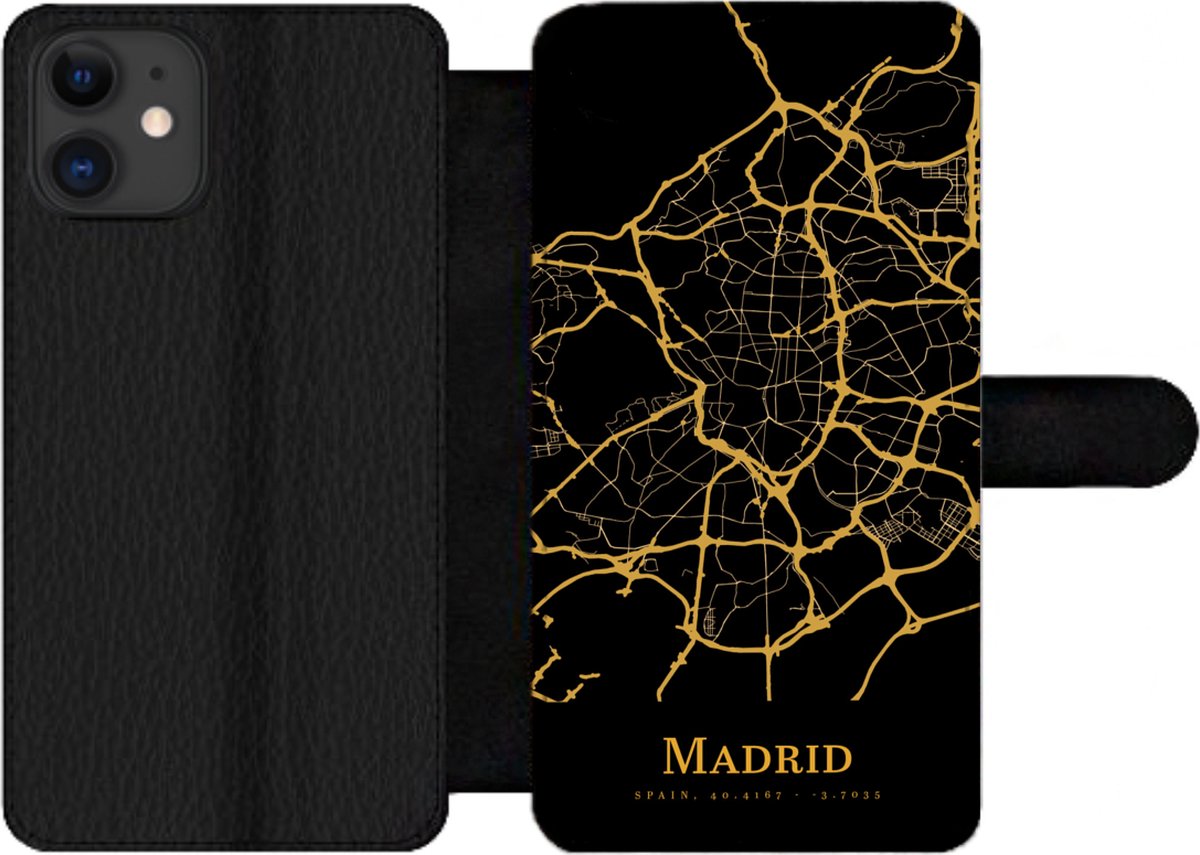 Telefoonhoesje Geschikt voor iPhone 12 Pro Max telefoonhoesje - Madrid - Kaart - Goud - Met vakjes - Wallet case met magneetsluiting