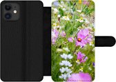 Bookcase Geschikt voor iPhone 11 telefoonhoesje - Bloemen - Natuur - Groen - Gras - Paars - Wit - Met vakjes - Wallet case met magneetsluiting