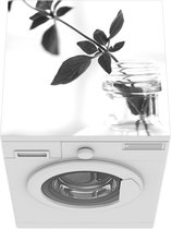 Wasmachine beschermer mat - Eenzame tak van oregano in een glazen pot in een lichte omgeving - zwart wit - Breedte 60 cm x hoogte 60 cm
