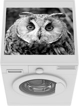 Wasmachine beschermer mat - Close-up van een ransuil die in de camera kijkt - zwart wit - Breedte 55 cm x hoogte 45 cm