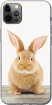 Geschikt voor iPhone 13 Pro Max hoesje - Konijn - Baby konijn - Dieren - Kind - Meisjes - Jongens - Siliconen Telefoonhoesje