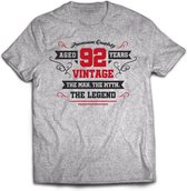 92 Jaar Legend - Feest kado T-Shirt Heren / Dames - Antraciet Grijs / Rood - Perfect Verjaardag Cadeau Shirt - grappige Spreuken, Zinnen en Teksten. Maat L