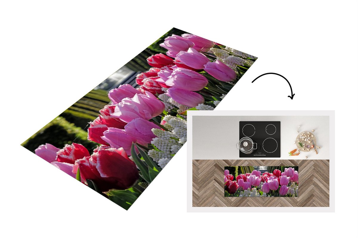 KitchenYeah Keukenloper - Loper keuken - Tulpen voor een fontein in de Keukenhof in Nederland - 120x50 cm - Keukenloper vinyl Multicolor