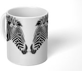 Mok - Spiegelende zebra op witte achtergrond - 350 ML - Beker - Uitdeelcadeautjes