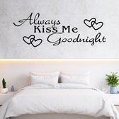 Stickerheld - Muursticker Always kiss me goodnight - Slaapkamer - Liefde - decoratie - Engelse Teksten - Mat Zwart - 55x147.5cm