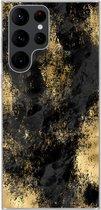 Geschikt voor Samsung Galaxy S22 Ultra hoesje - Goud - Verf - Abstract - Zwart - Siliconen Telefoonhoesje