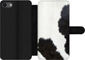 Bookcase Geschikt voor iPhone SE 2020 telefoonhoesje - Dierenprint - Koeien - Vacht - Met vakjes - Wallet case met magneetsluiting
