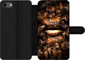 Bookcase Geschikt voor iPhone SE 2020 telefoonhoesje - Vrouw - Lippen - Koper - Met vakjes - Wallet case met magneetsluiting