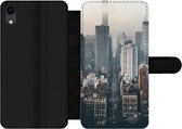 Bookcase Geschikt voor iPhone XR telefoonhoesje - Skyline van New York - Met vakjes - Wallet case met magneetsluiting