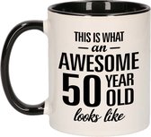 Gift Awesome tasse / mug 50 ans - noir avec blanc - 300 ml céramique - Sarah - tasses noires