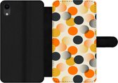 Bookcase Geschikt voor iPhone XR telefoonhoesje - Polkadot - Design - Retro - Oranje - Met vakjes - Wallet case met magneetsluiting