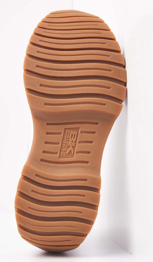 Onderkant van een witte hoge sneaker met bruine profielzool en 'BK British Knights' logo.