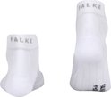 Witte Falke sportsokken, met Falke logo en maatindicatie.