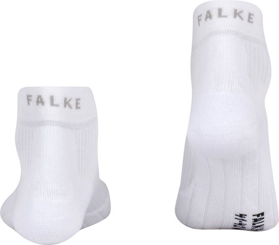 Witte Falke sportsokken, met Falke logo en maatindicatie.