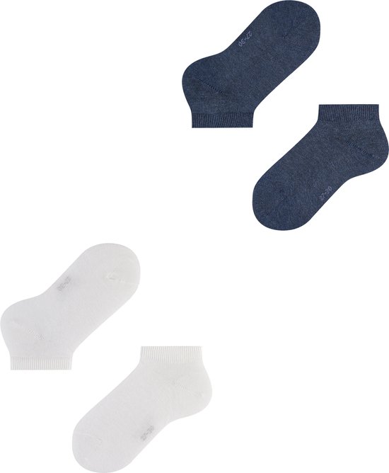Twee paar witte en twee paar blauwe enkelsokjes.