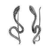 | Zilveren ear climber, bewerkte slang met geoxideerde delen
