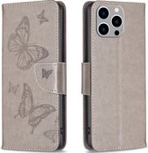 Mobigear Telefoonhoesje geschikt voor Apple iPhone 15 Pro Max Hoesje | Mobigear Butterfly Bookcase Portemonnee | Pasjeshouder voor 3 Pasjes | Telefoonhoesje voor Pinpas / OV Kaart / Rijbewijs - Grijs