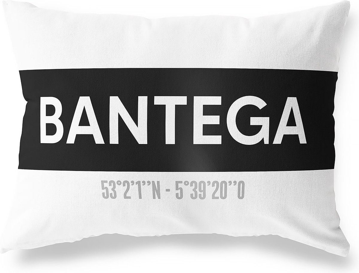 Tuinkussen BANTEGA - FRIESLAND met coördinaten - Buitenkussen - Bootkussen - Weerbestendig - Jouw Plaats - Studio216 - Modern - Zwart-Wit - 50x30cm