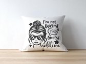 Sierkussen - Kussen Met Tekst: I'm Not Weird I'm Limited Edition | Grappig Kussen | Grappige Cadeaus | Moederdag