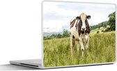 Laptop sticker - 12.3 inch - Koe - Gras - Landschap - 30x22cm - Laptopstickers - Laptop skin - Cover