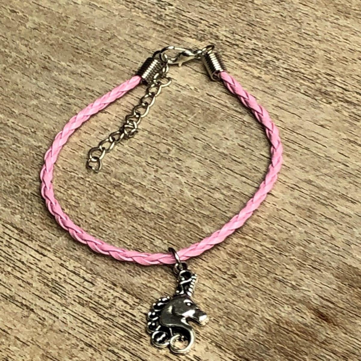 GoedeDoelen.Shop | Veterarmband Hey-You | Paarden Armband | Bedelarmband | Vriendschapsarmband | Love Horses | Polsmaat 19-24 cm | Wellness-House