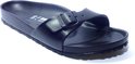 Zwarte Birkenstock slipper met verstelbare gesp, close-up.